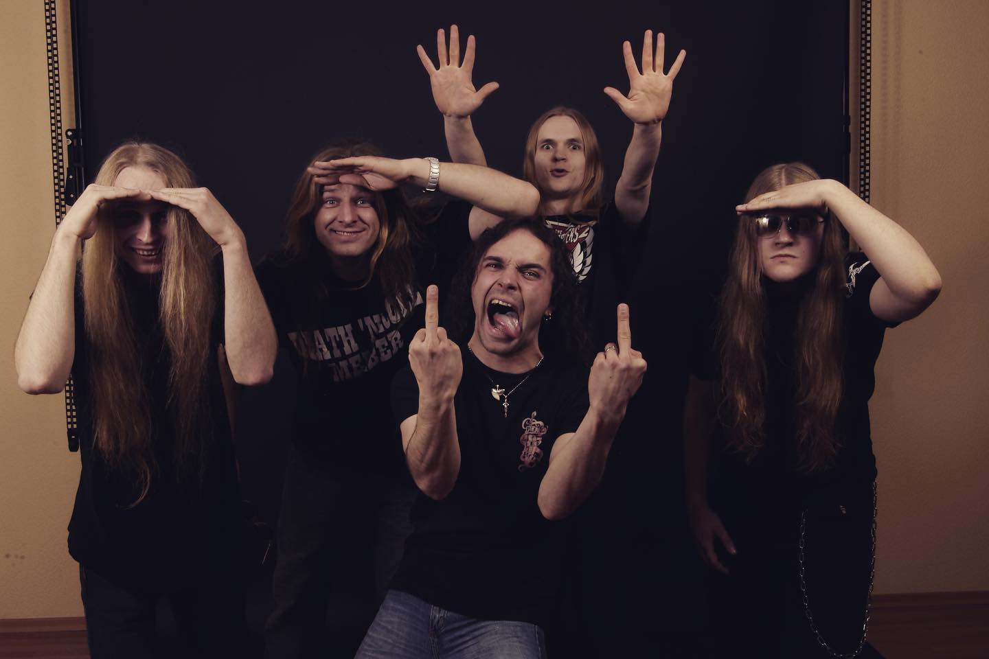 Albuma “Devil And Men” Tapšanas Aizkulisēs
